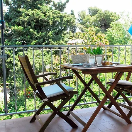 Beachfront Mala Tereza Apartment *