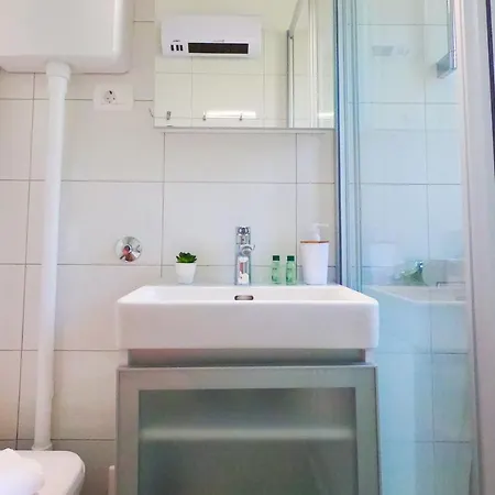 Beachfront Mala Tereza Apartamento *