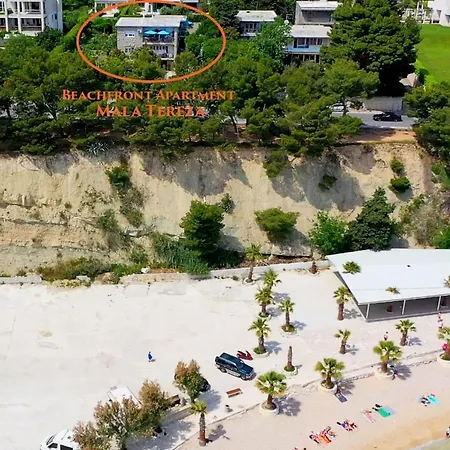 Beachfront Mala Tereza شقة